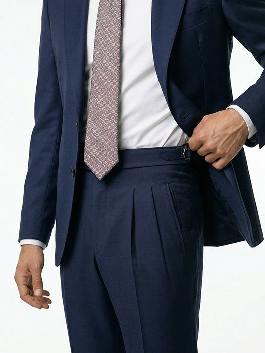 Abito Sartoriale Blu con Rever a Lancia