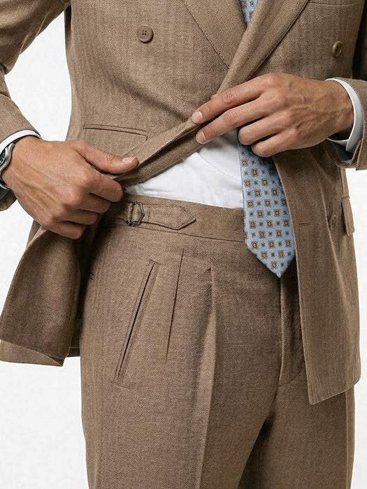 Abito Sartoriale Doppio Petto Spinato Beige Con Rever a Lancia