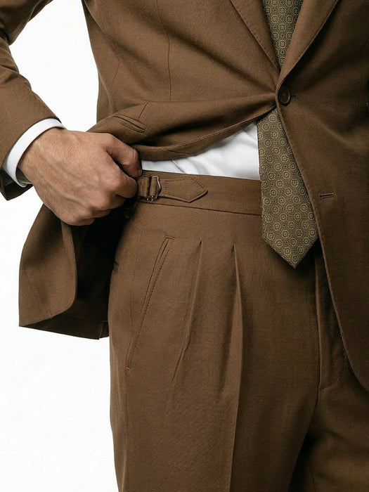 Abito Sartoriale Marrone con Rever a Lancia