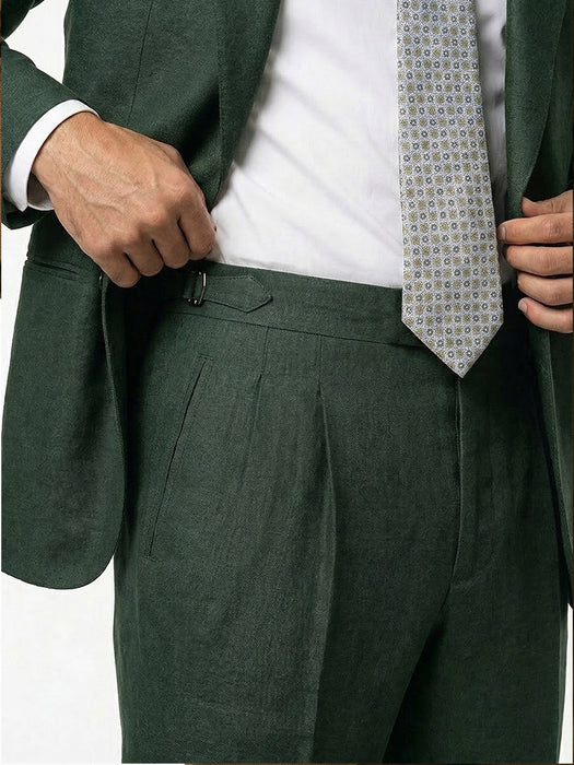 Abito Sartoriale Verde Scuro con Rever a Lancia